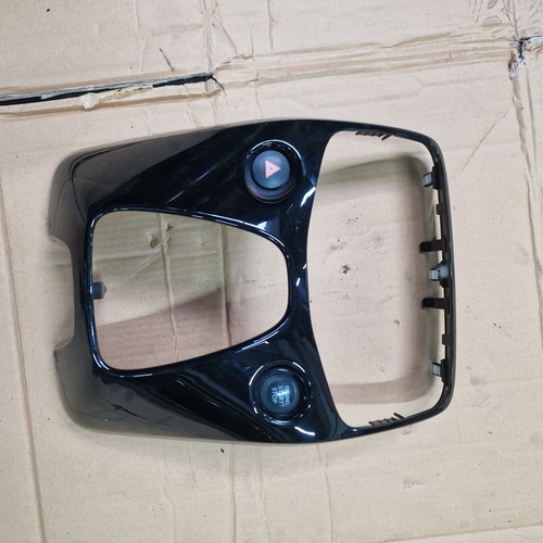 2014 peugeot 108 black - 108, center