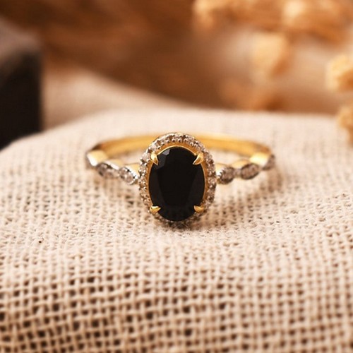 Oval cut black diamond - ct,