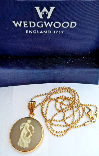 Rare wedgwood necklace taupe - rare,