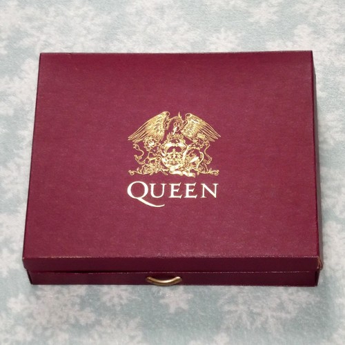 Queen box tricks - of,