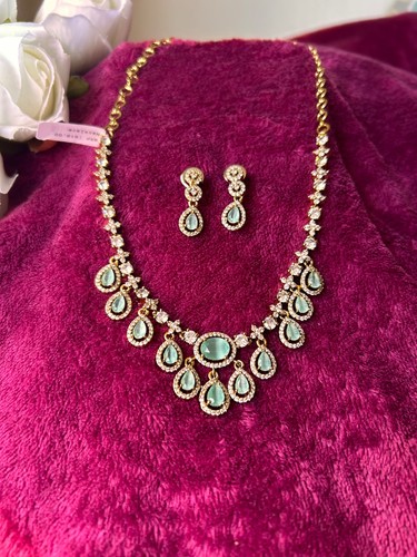 Stunning traditional necklace - stunning,