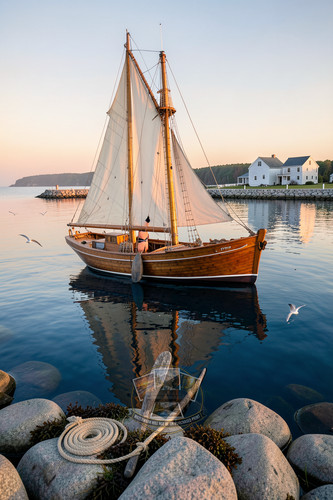 Gaff rigged daysailer - gaff-rigged,