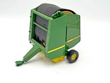 1/16 John Deere Round Hay