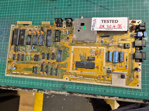 Commodore 250466 - commodore,