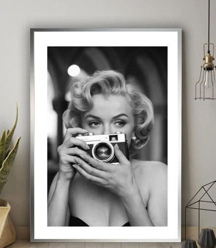 Iconic marilyn monroe - monroe, camera