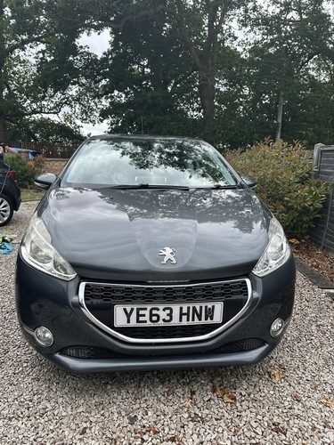Peugeot 208 litre petrol - 1.2,