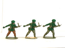 3 x AIRFIX. 1970's WWII BRITISH PARATROOPER PLASTIC SOLDIERS 1/32 ORIGINAL ISSUE