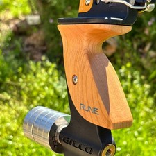 Rune Onyx, premium wood grips