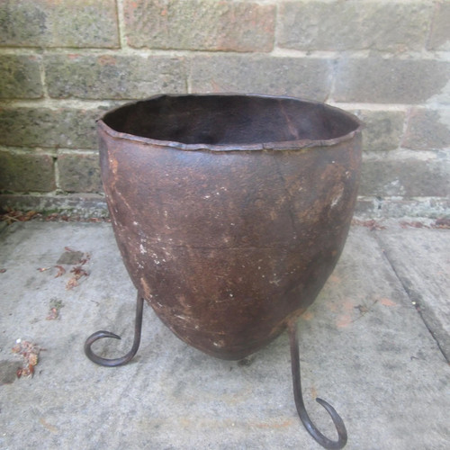 Rustic metal planter - , old