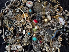 Joblot Vintage Broken Costume Jewellery Brooch Necklace