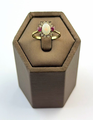 Opal and ruby 9ct gold - ruby, ring