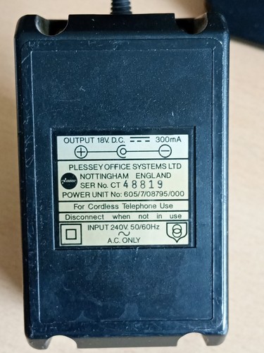 Plessey adaptor 18v - adaptor,