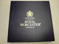 Royal Worcester Queen Elizabeth II Golden Jubilee Plate 1952-2002