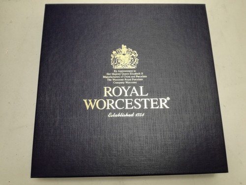 Royal worcester queen - royal,