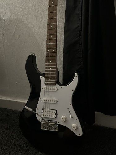 Yamaha pacifica 012 black - yamaha,