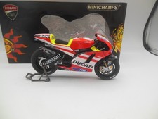 Minichamps 122 100146 Ducati Desmosedici GP 11 Valentino Rossi Showbike 2011