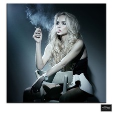 Woman Smoking   Erotic BOX