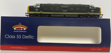 Bachmann 32-533 Class 55 Deltic D9001 'St. Paddy' in BR green with yellow end