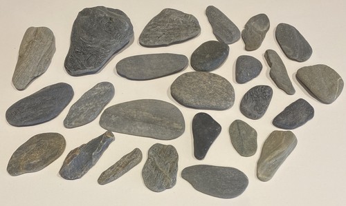 Flat beach pebbles - 25,