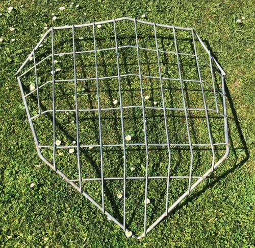 Galvanised corner hay - hay, rack