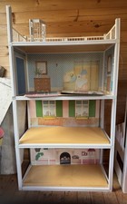 Sindy doll house - sindy, vintage