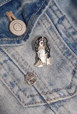 Cavalier King Charles Lapel Pin Badge. Novelty dog pet metal & enamel 50-11