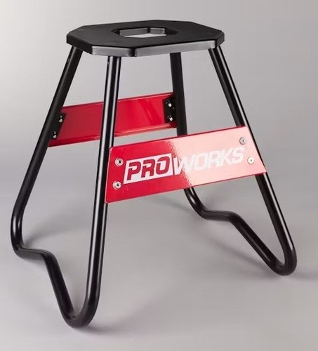 Paddock stand red - paddock, stand-red