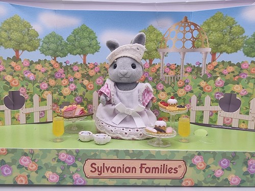 Sylvanian families waitress - sylvanian,