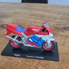 New YAMAHA FZR600R  1-18 SCALE