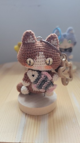 Crochet brown cat - brown, holding