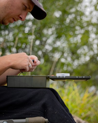Fox edges medium tackle - fox,