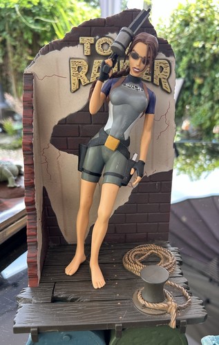 Tomb raider lara croft - tomb,