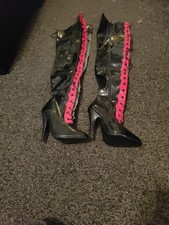 A Pair Of Red And Black Thigh