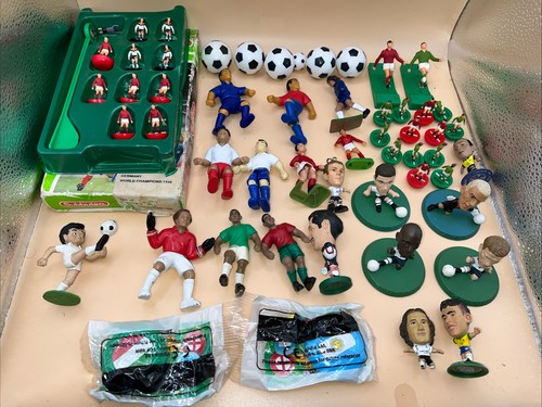 Football toy figures bundle - football,