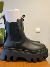 Buffalo Flora Chelsea Boots
