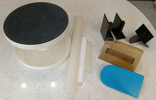 Cake icing equipment tilting - cake,