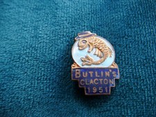 BUTLINS HOLIDAY CAMP CLACTON 1951 BLUE LABELS  VINTAGE ENAMEL PIN BADGE