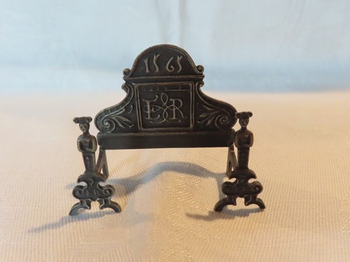 Dollhouse pewter fireback - , w/