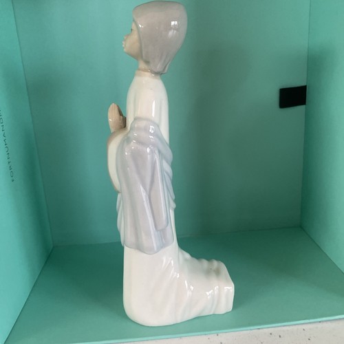 Casades porcelain figurine - casades,