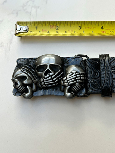 Black silver skull - &,
