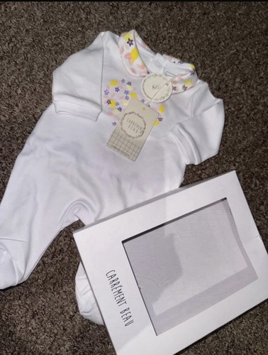 Newborn baby girl month - newborn,