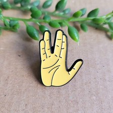 Star Trek Spock Enamel Pin badge - Vulcan Salute Hand Trekkie metal pin gift