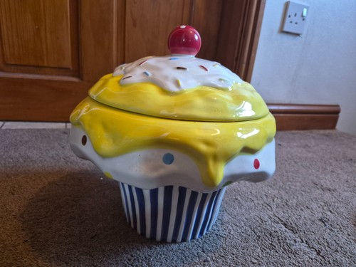 Large cupcake cookie jar - cookie,