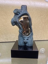 Lorenzo Quinn sculpture