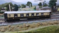 Hornby Pullman White coach