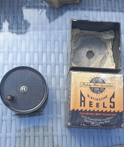 Vintage fishing reel young - fishing,