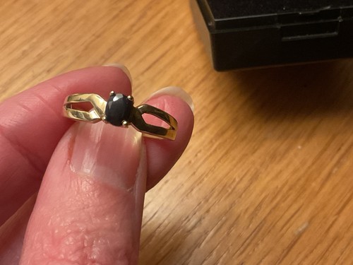 9ct yellow gold sapphire - gold,