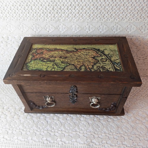 Vintage style wooden jewellery - vintage-style,
