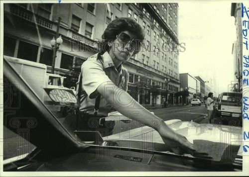 1985 press photo - photo, maid