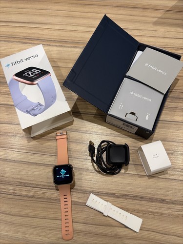 Fitbit versa smart watch - fitbit,